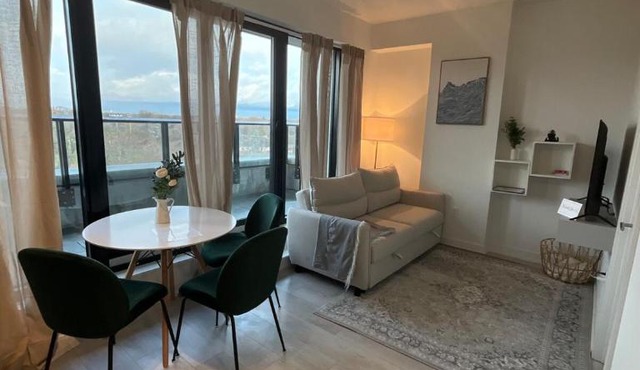 Serene Cozy 1BDRM Condo near Sherway Mall, Lakeshore, & Airport