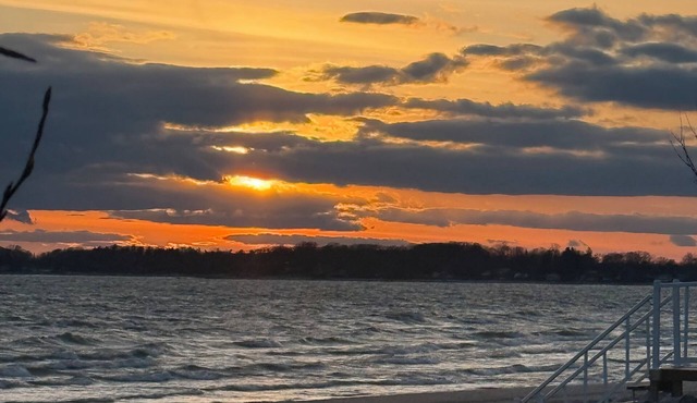 Sherkston Shores Sunset Cottage | 1 Min Beach