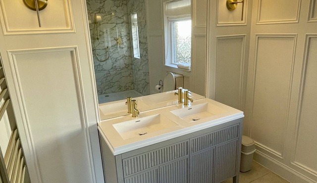 Shore House - sleeps 10 guests in 5 bedrooms