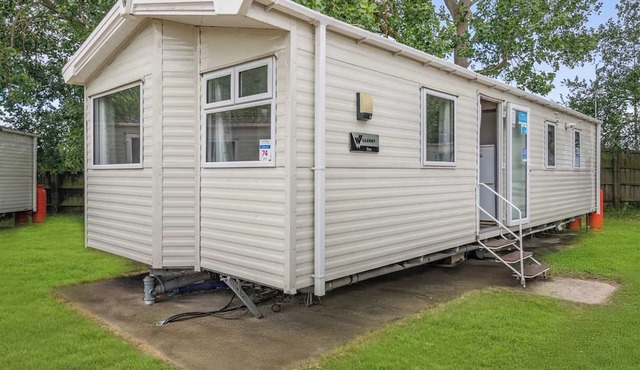 Silver 3 Bedroom Caravan, Sleeps 8