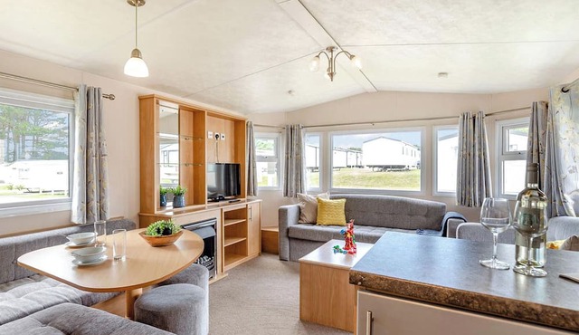 Silver 3 Bedroom Caravan, Sleeps 8