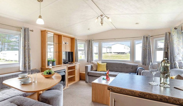 Silver Caravan, Sleeps 8. With dedicated parking.