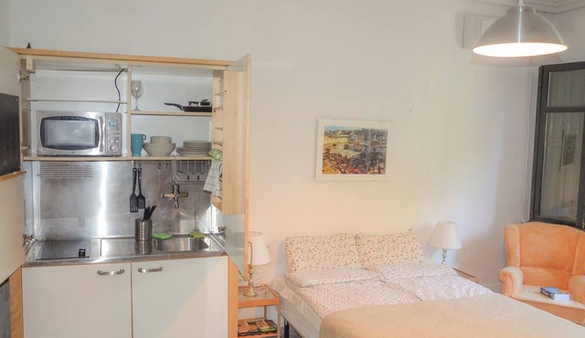 Simple studio in residential area. Very quiet