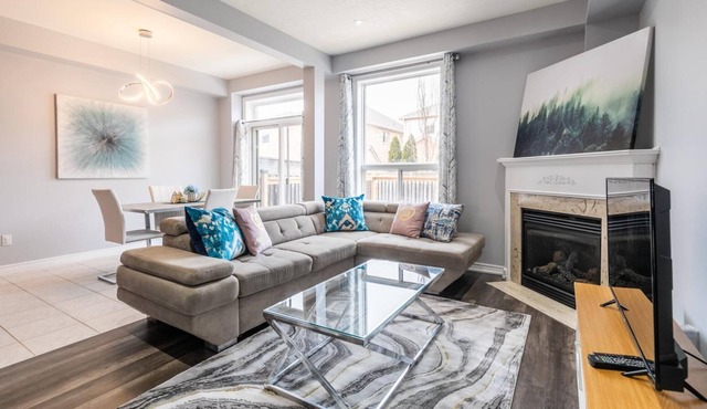 SimplyComfort. 3BR 2.5 BA, HOT TUB, GYM, SAUNA, BBQ, PLAYGROUND