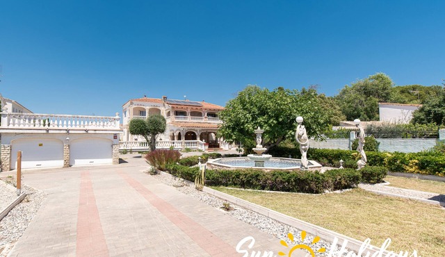 Singular Paradis villa with private pool 400m from the beach
