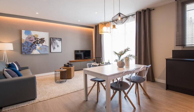 Sitges Spaces Seaside Beach Flat- 4 Bedroom/2Bathroom/Terrace- Sleeps up to 8