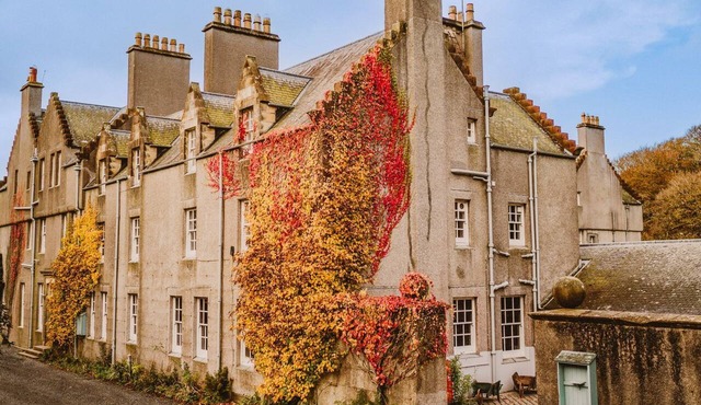 Skylarke - Five Bedroom Castle, Sleeps 10