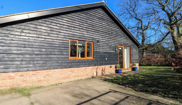 SNOWDROP COTTAGE, family friendly, with a garden in Lenham