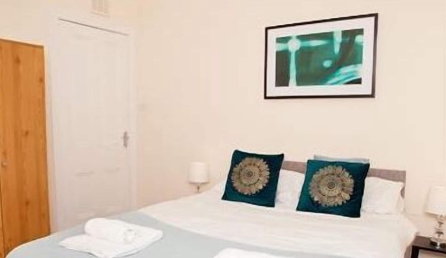 Snug - Logie Baird Apartment