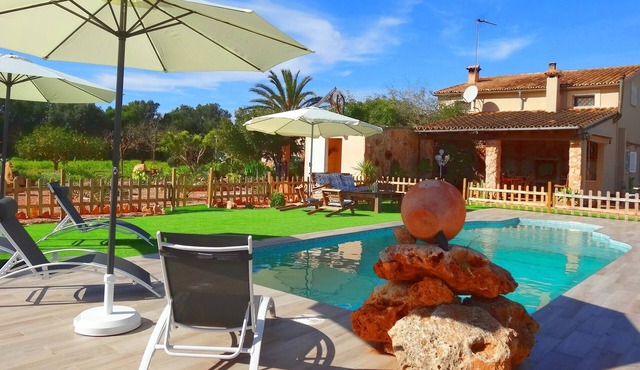 Son Antem, Air Conditioning, Wifi free, Private pool, 8 km From Cala Blava