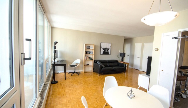 Spacious 1-bed room Apartment 5min to Subway, Restaurants, Grocery, Parks