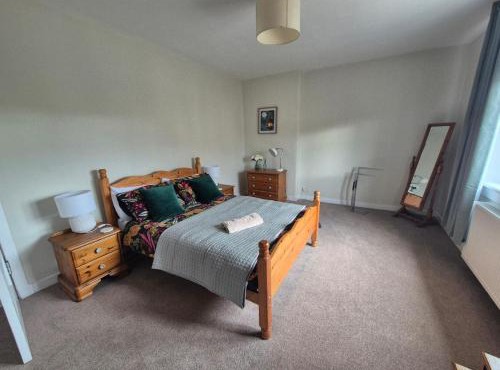 Spacious 2 Bedroom Flat in Coatbridge