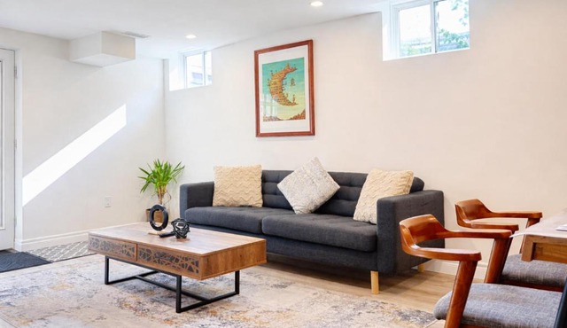 Spacious 2BR Basement w Parking -30 mins to Downtwn TO