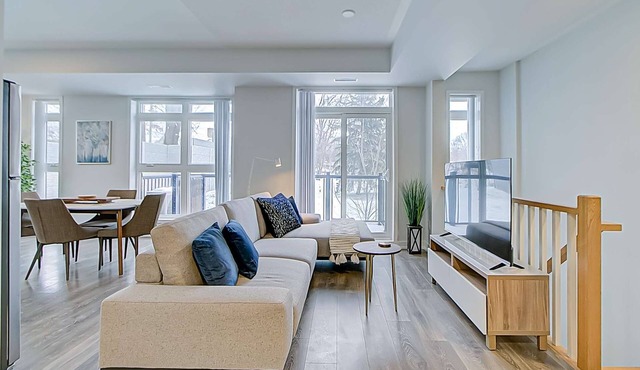 Spacious 3 Bedroom 3 BA near Yorkdale Mall