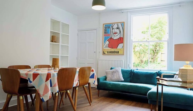 Spacious 4BDR Victorian Home near Greenwich