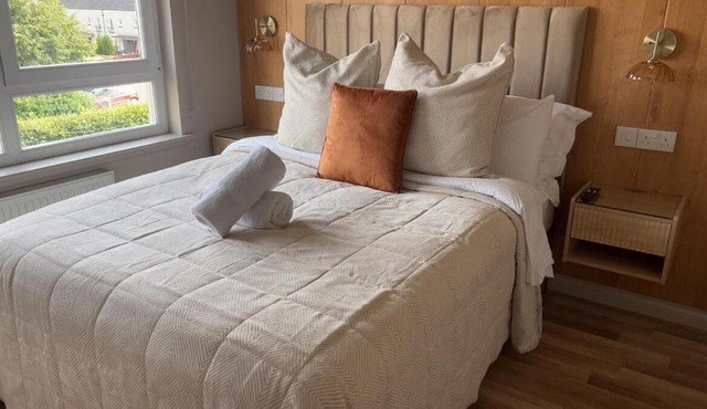 Spacious 5BR Townhouse with Free Parking