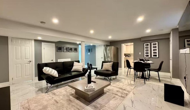 Spacious and Luxurious 2BR Suite with Huge Windows