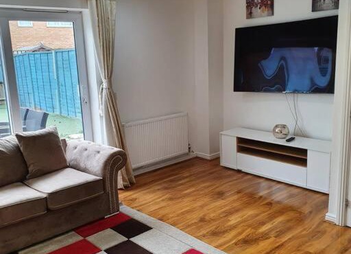 Spacious and Tastefully Decorated Town House In Lakeside West Thurrock Grays