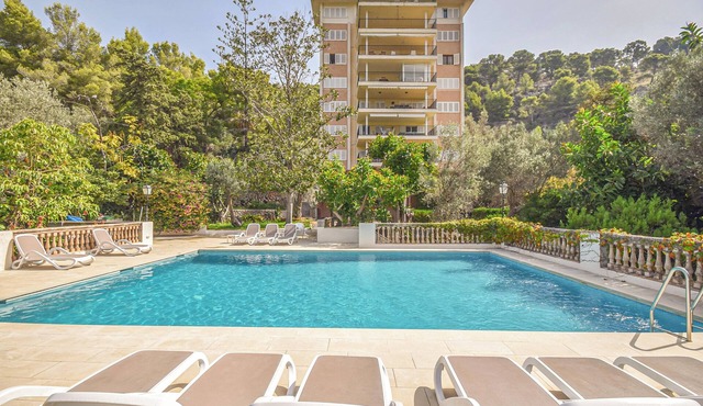 Spacious apartment with terrace, sea views and communal pool in Port de Sóller