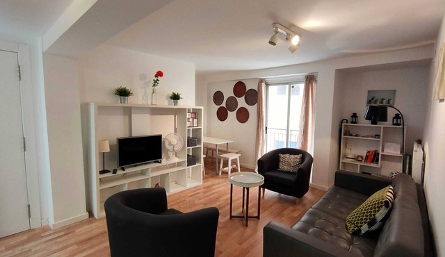 Spacious apartment in Cabanyal, 500 m from the beach, free Wifi
