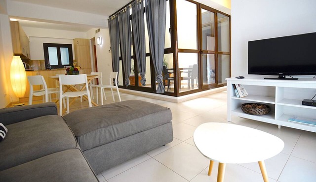 Spacious apartment with Patio, Ideal for Families, in the Old Town of Palma