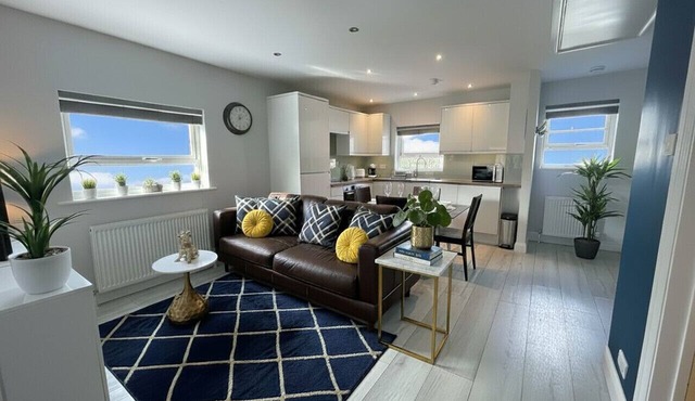 Spacious City Apartment - Very Central by Station