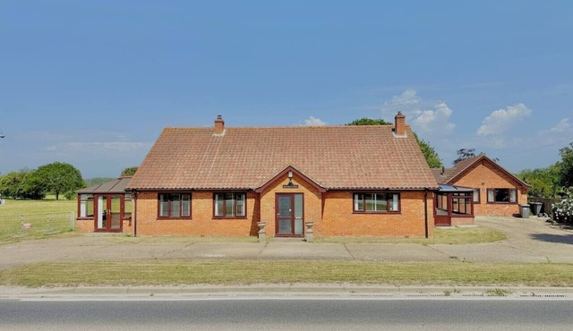 Spacious Contractor Hub Near Sizewell + Parking