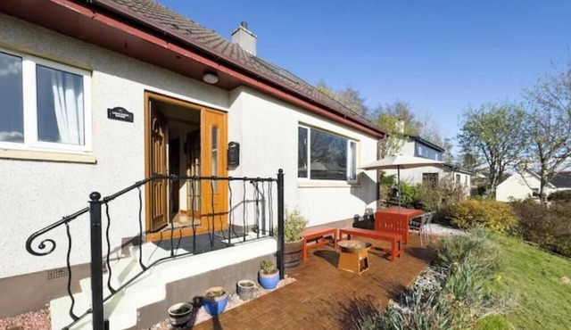 Spacious Family Retreat with Stunning Loch Views near Portree