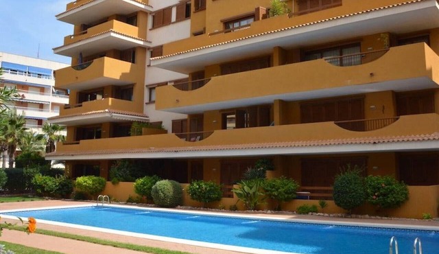 "Spacious ground floor apartment" with Shared Pool, Terrace & Wi-Fi