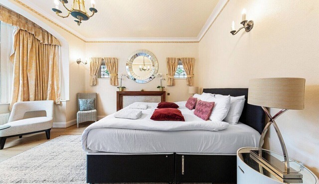 Spacious home with private parking