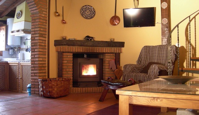 Spacious house with charm located in the Jewish quarter of Hervás next to the Ambroz river.