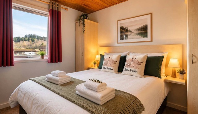Spacious Lodge w/Sea Views - Hunters Quay - Garden