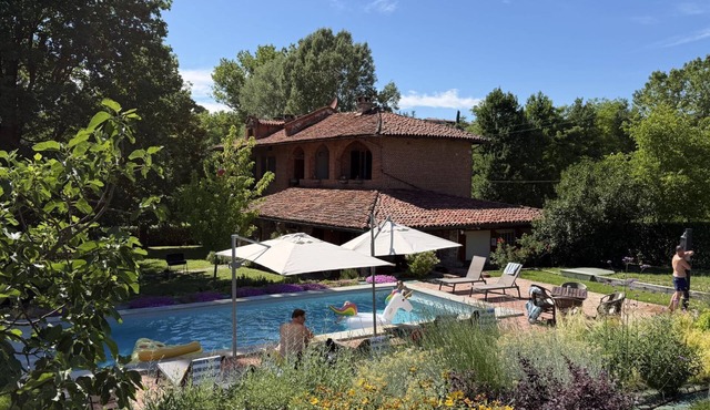 Spacious Piemonte country house with pool for families and friends in Piemonte