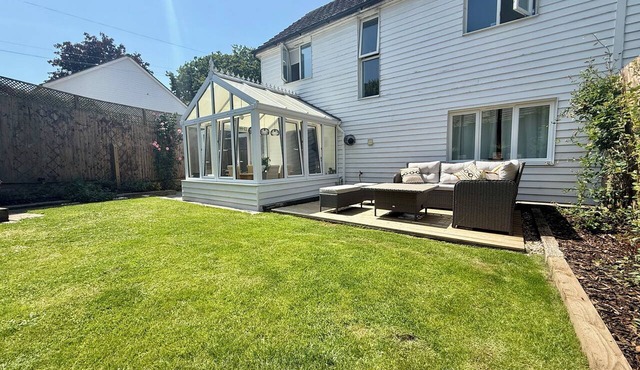 Spacious Refurbished Cottage. Good village Location. Short & Long Stays Welcome.