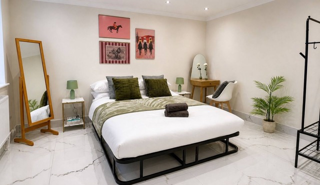 Spacious & Relaxing 4BR House | Excellent transpo.