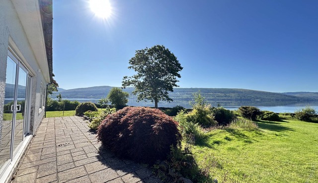 Spacious Sleeps 10 4 Bedroom Cottage in Inveraray, Fantastic Loch Views and Big Garden