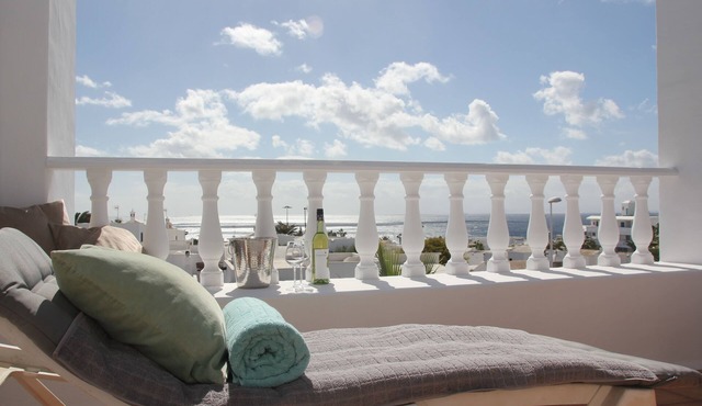 Spacious two bedroom house near the beach with private terrace and sea views