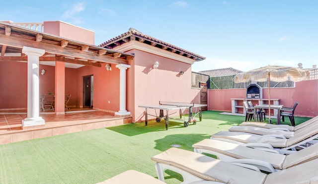 Spacious villa "Don Rodrigo" with Wi-Fi, garden, terrace and pool