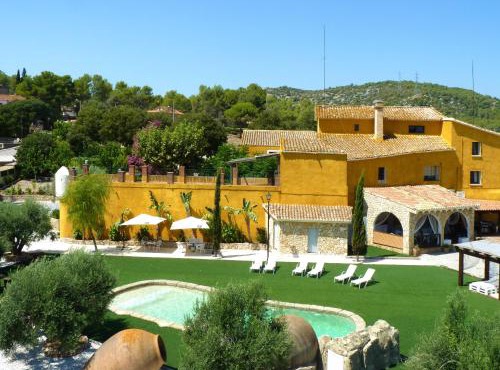 Spacious villa in Can Trabal with private pool and jacuzzi 980 m²