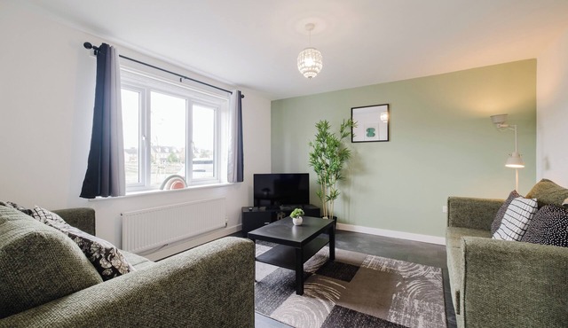 Specious 4 bedroom house with free parking