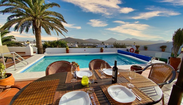 Spectacular rental home - Ocean and mountain view. Heated pool. Sleeps 6