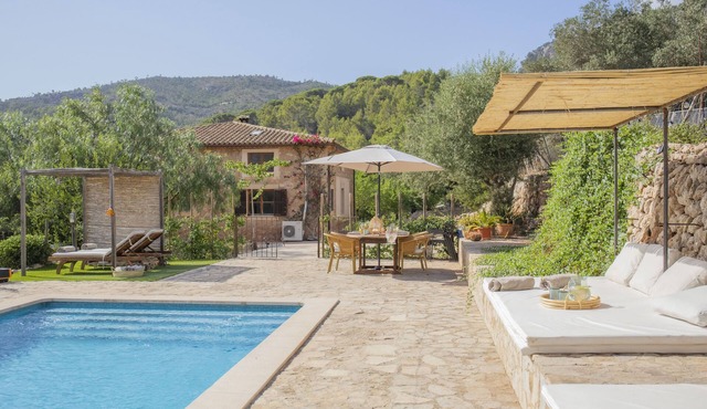 Splendid Villa With Nice Views Over the Valley