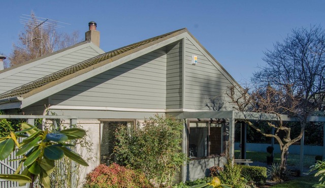 SPRINGS ESCAPE, pet friendly, with a garden in Hanmer Springs