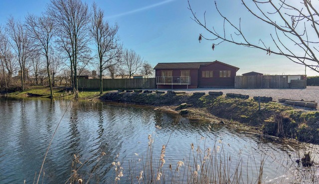 STAR CARR LAKES, family friendly, with a garden in Brandesburton