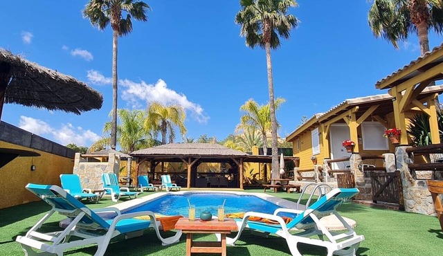 Studio 'Altea' with Shared Pool, Wi-Fi and Air Conditioning