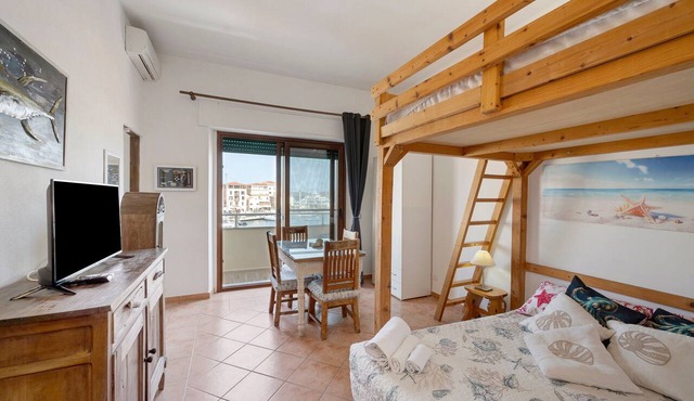 Studio Apartment "Casa Silvia" with Sea View, Balcony & Air Conditioning