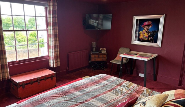 Studio Flat above The Pough pub In Birdbrook
