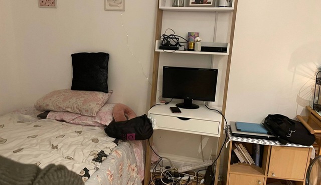Studio Flat in Stratford