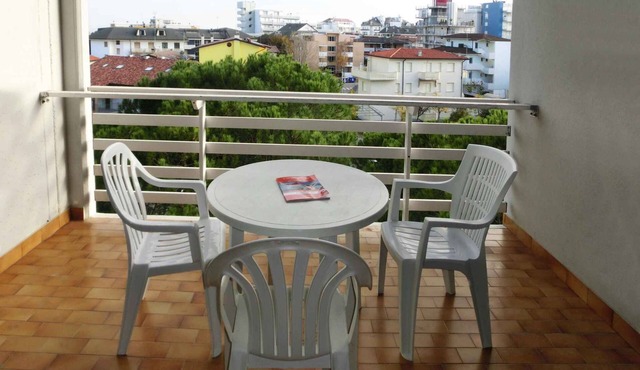 Studio mit Klimaanlage und Balkon