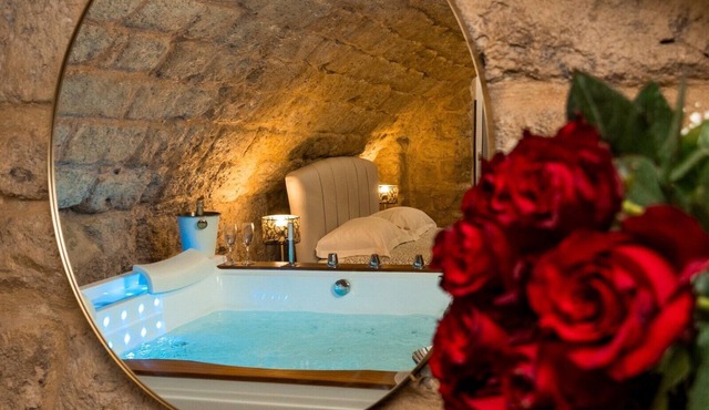 Studio 'Suite Di Dionisio e Arianna' with Wi-Fi and Air Conditioning